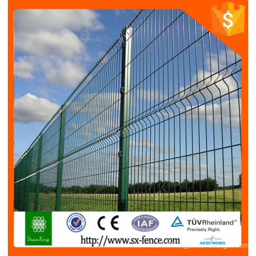 Alibaba low cost wire mesh fence/concrete fence molds for sale